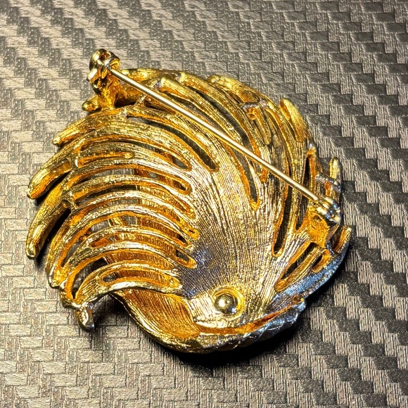Gold Leaf Brooch - Picture 3 of 3